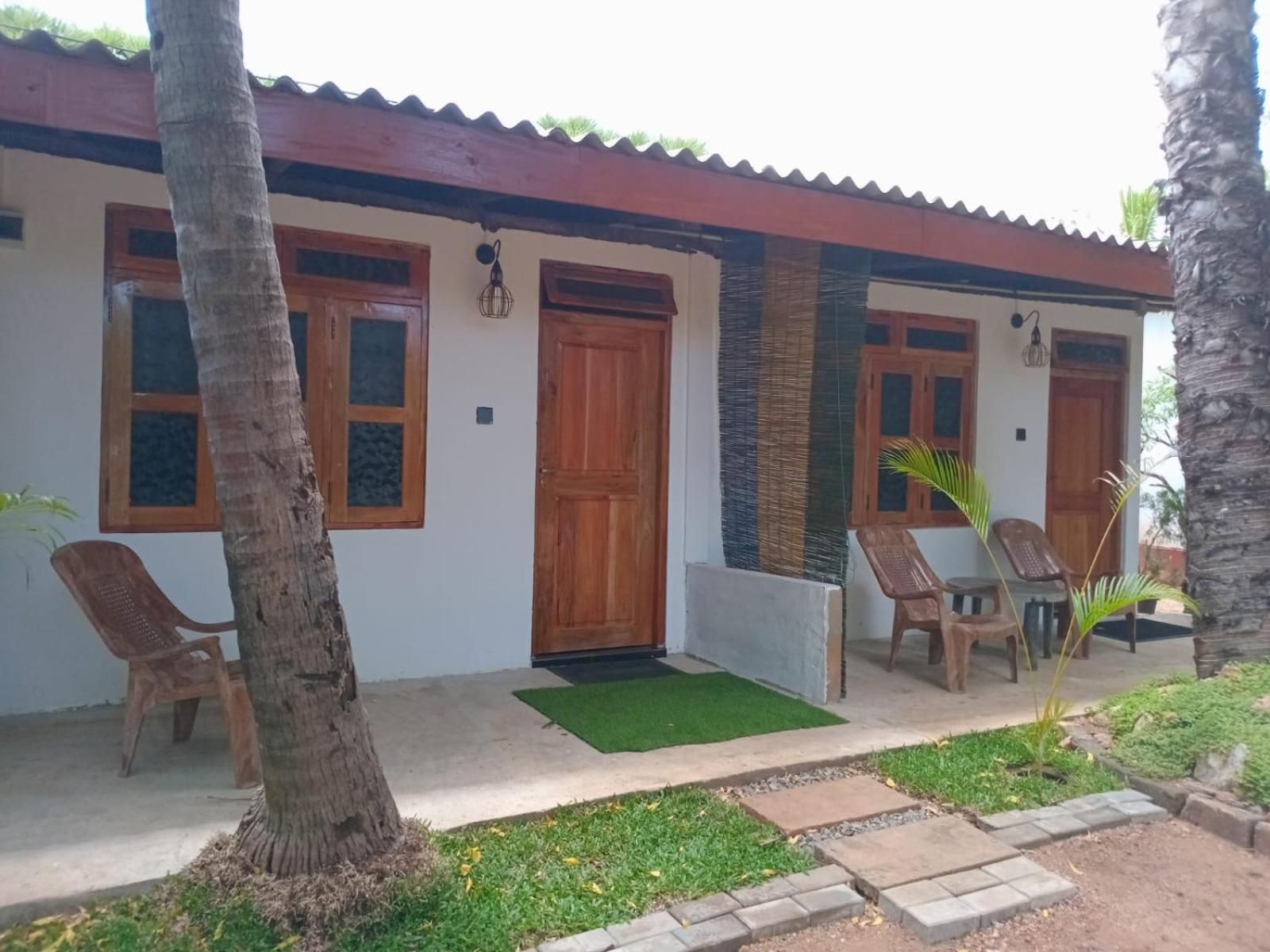Hotel Amila Guest Trincomalee Esterno foto