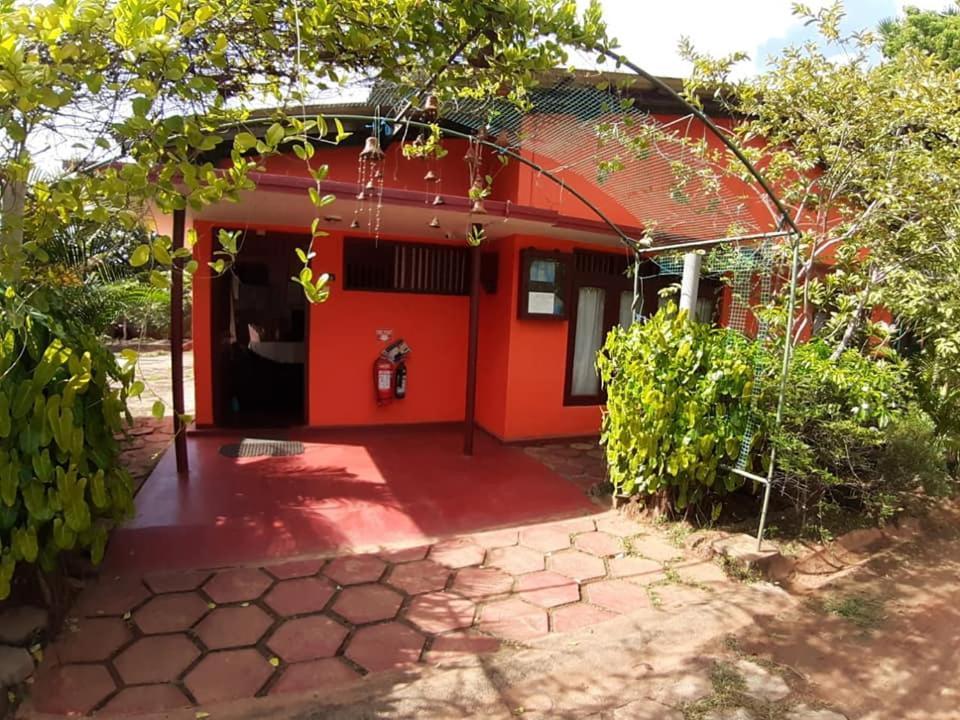Hotel Amila Guest Trincomalee Esterno foto